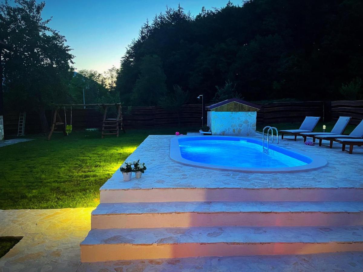 Nina With A Heated Pool * Brusane